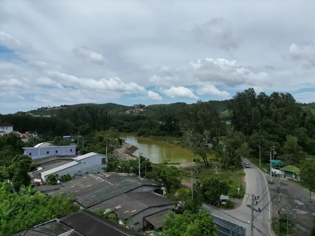 Sun Hills Lakeside Phuket — Озеро и дома вокруг, Банг Тао и Лагуна, Пхукет