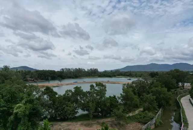 Sun Hills Lakeside Phuket — Озеро и горы на горизонте, Банг Тао и Лагуна, Пхукет