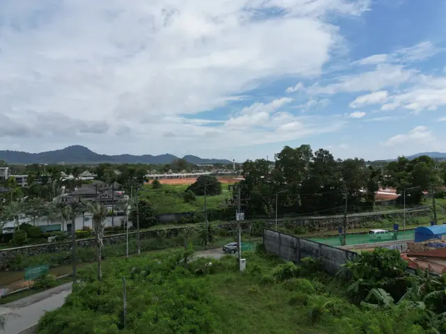 Sun Hills Lakeside Phuket — Вид на спортивные площадки рядом, Банг Тао и Лагуна, Пхукет