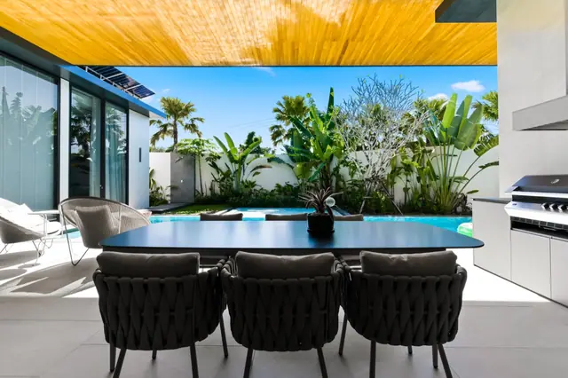 Sunti Villas — Обеденная зона на террасе у бассейна, Банг Тао и Лагуна, Пхукет