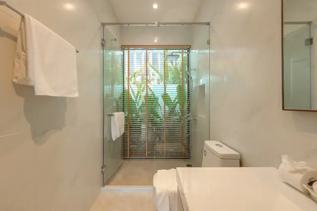 The Wynn Luxury Villa Phuket — Душевая при спальне 1, Банг Тао и Лагуна, Пхукет