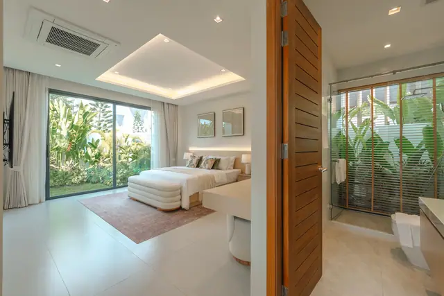 The Wynn Luxury Villa Phuket — Спальня 1 с выходом в сад, Банг Тао и Лагуна, Пхукет