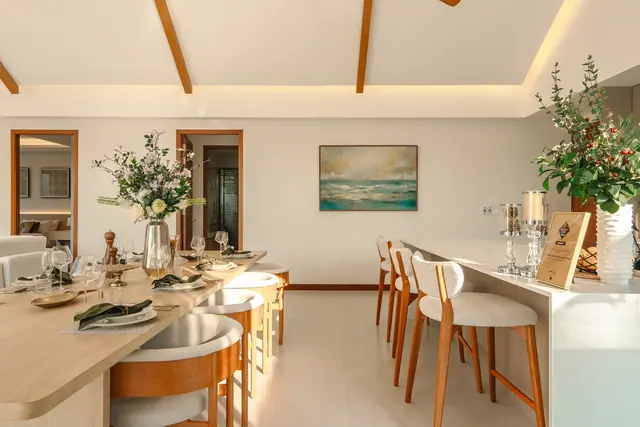 The Wynn Luxury Villa Phuket — Обеденный стол у кухонного острова, Банг Тао и Лагуна, Пхукет