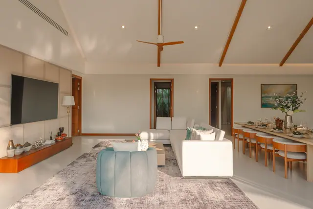 The Wynn Luxury Villa Phuket — Гостиная с ТВ и обеденной зоной, Банг Тао и Лагуна, Пхукет
