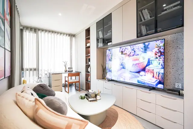 Wallaya Residence Nai Harn — Гостиная с ТВ, 1 спальня, Раваи и Най Харн, Пхукет