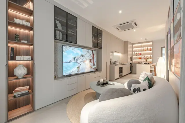 Wallaya Residence Nai Harn — Гостиная с ТВ-стеной, 1 спальня, Раваи и Най Харн, Пхукет