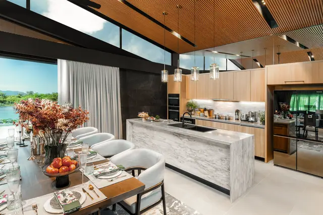 Waterfront Villas Laguna Lakelands — Шоурум виллы: гостиная, столовая, кухня, Банг Тао и Лагуна, Пхукет