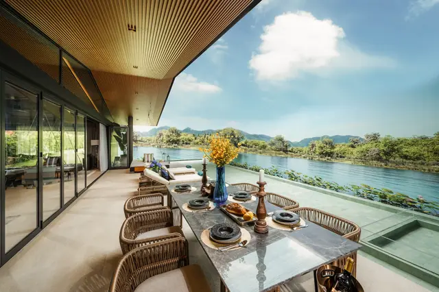 Waterfront Villas Laguna Lakelands — Шоурум виллы: гостиная, столовая, кухня, Банг Тао и Лагуна, Пхукет