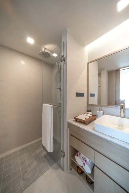 Wyndham La Vita Phuket — Санузел с душевой · 1 спальня, 36 м², Раваи и Най Харн, Пхукет