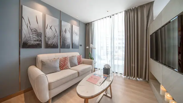 Wyndham La Vita Phuket — Гостиная у панорамного окна · 1 спальня, 36 м², Раваи и Най Харн, Пхукет