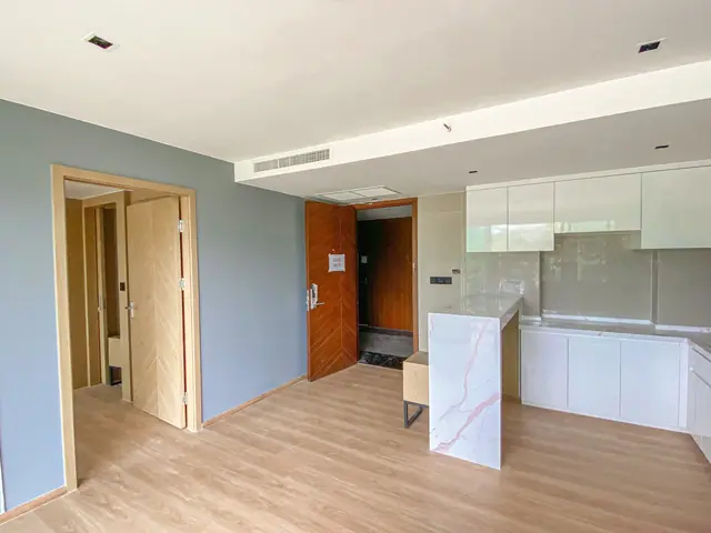 Wyndham La Vita Phuket — Гостиная с кухней и прихожей · 1 спальня, 47 м², Раваи и Най Харн, Пхукет
