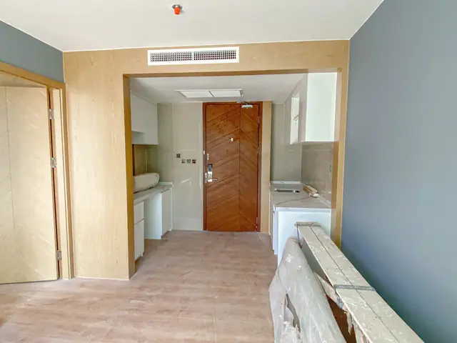 Wyndham La Vita Phuket — Гостиная и вход в квартиру · 2 спальни, 56 м², Раваи и Най Харн, Пхукет