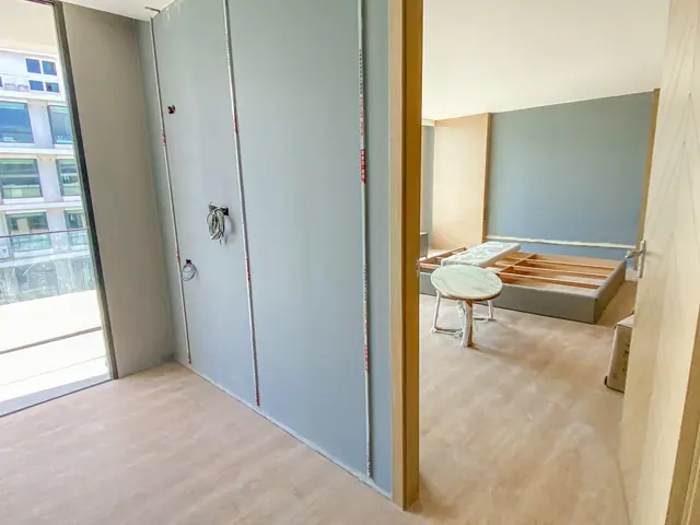Wyndham La Vita Phuket — Гостиная с окном в пол · 2 спальни, 56 м², Раваи и Най Харн, Пхукет