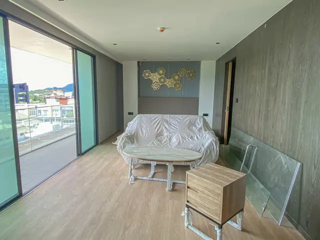 Wyndham La Vita Phuket — Гостиная зона с выходом на балкон · студия 45 м², Раваи и Най Харн, Пхукет